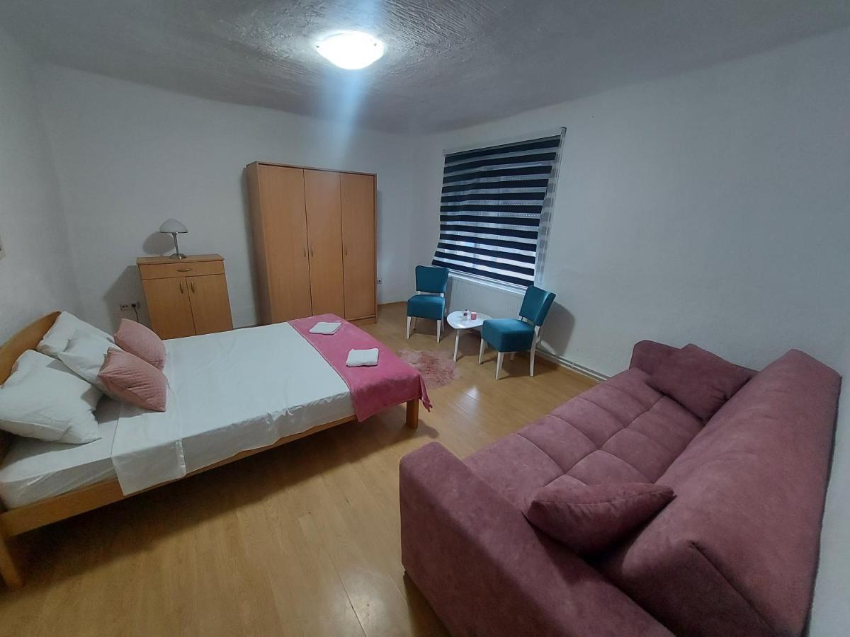 Kuca Na Dan Lägenhet Šid Exteriör bild