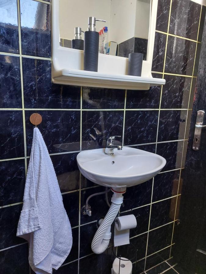 Kuca Na Dan Lägenhet Šid Exteriör bild